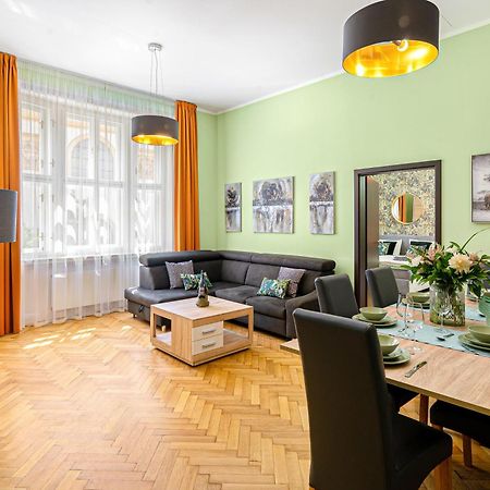 Oasis Apartments At Charles Square Prága Kültér fotó