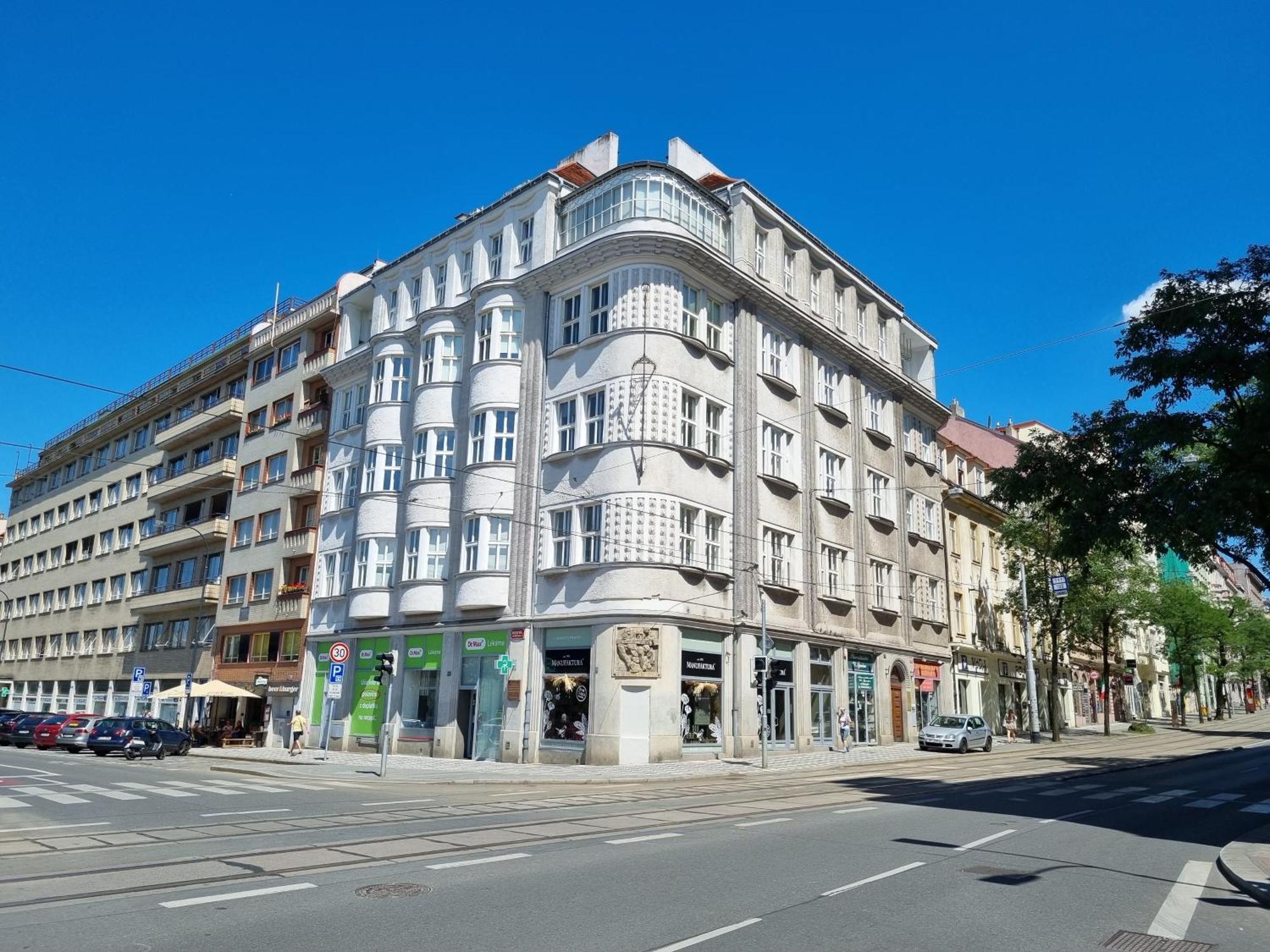 Oasis Apartments At Charles Square Prága Kültér fotó