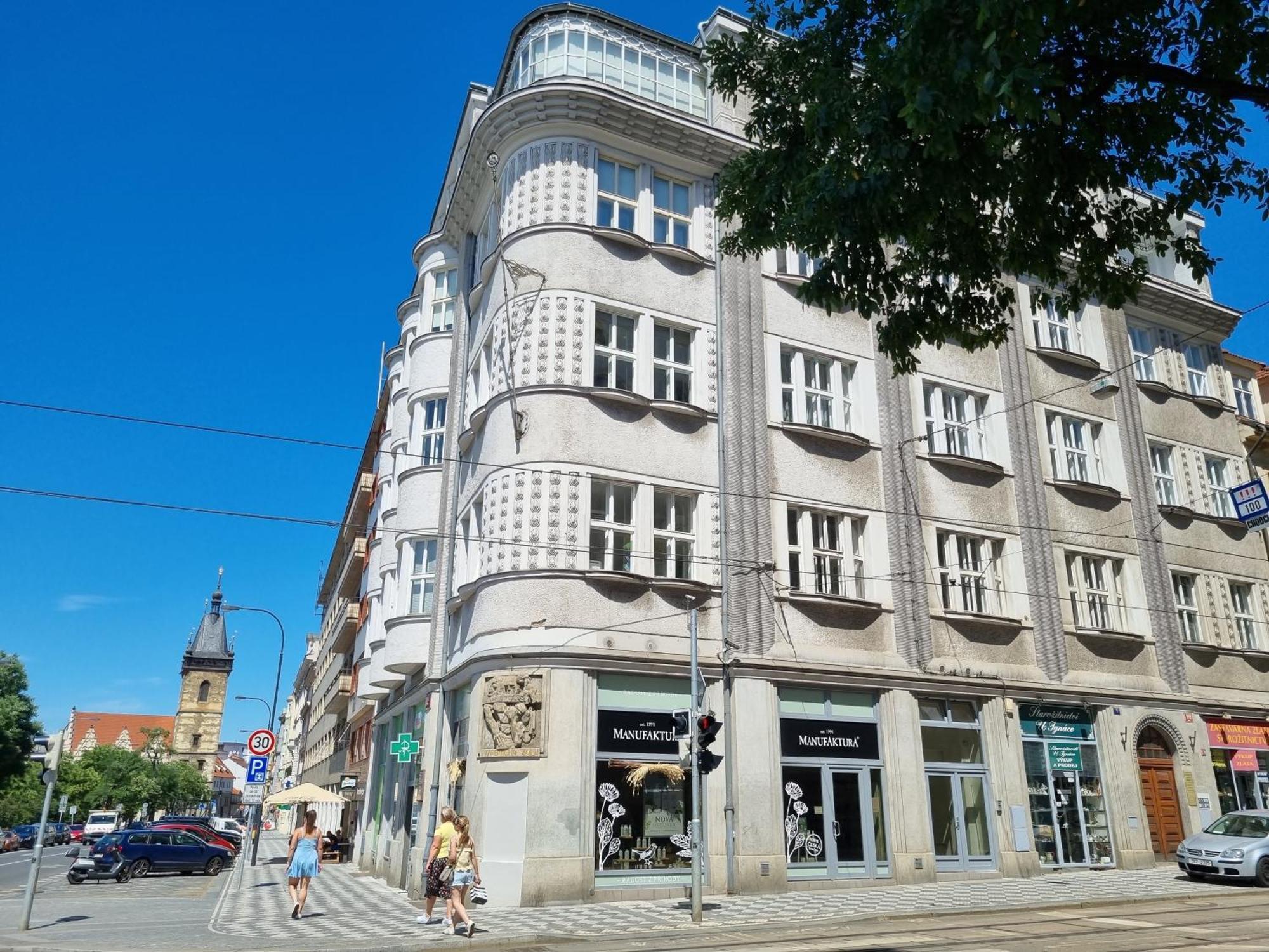Oasis Apartments At Charles Square Prága Kültér fotó