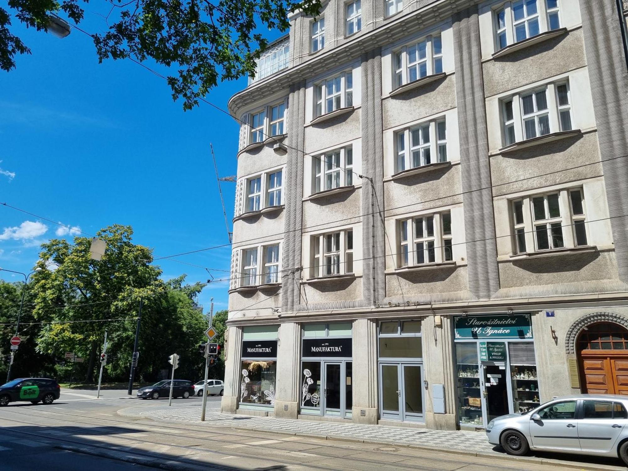 Oasis Apartments At Charles Square Prága Kültér fotó