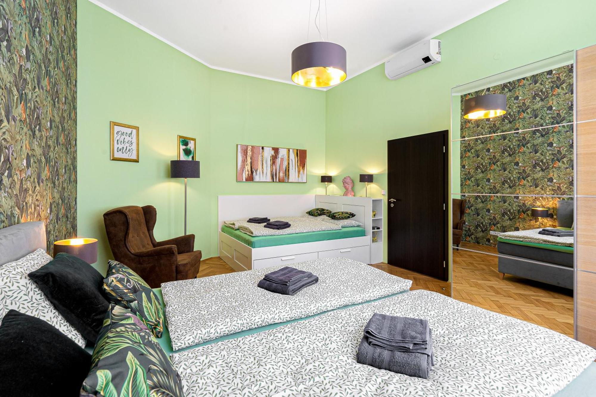 Oasis Apartments At Charles Square Prága Kültér fotó