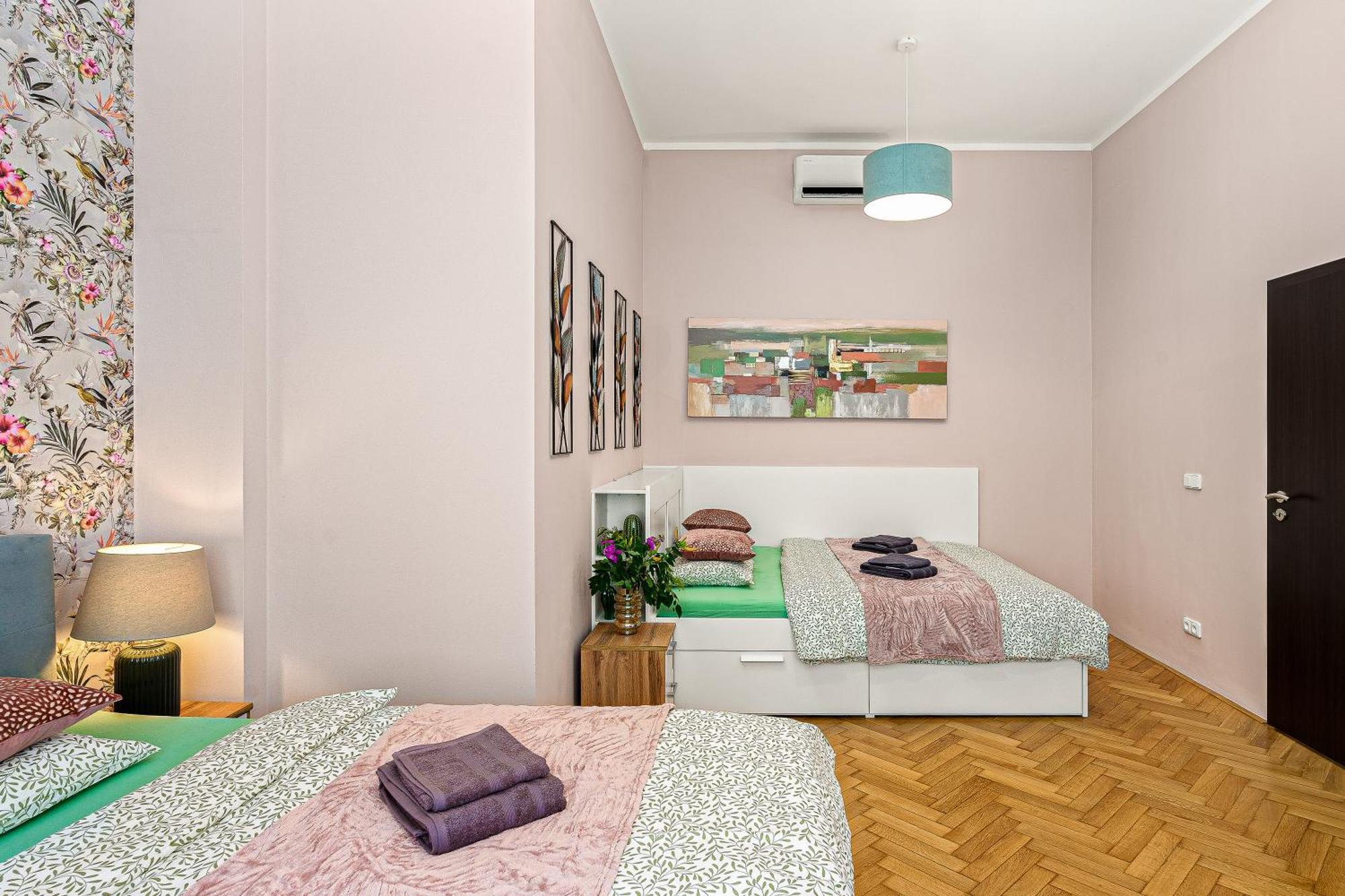 Oasis Apartments At Charles Square Prága Kültér fotó